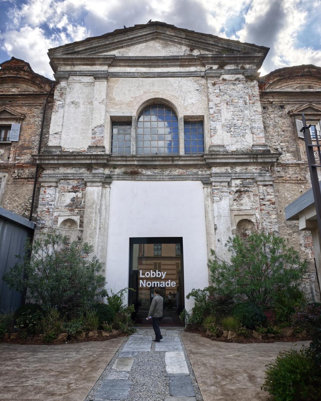 ex-chiesa-santa-caterina-como-ingresso-lobby-nomade-fine-comune